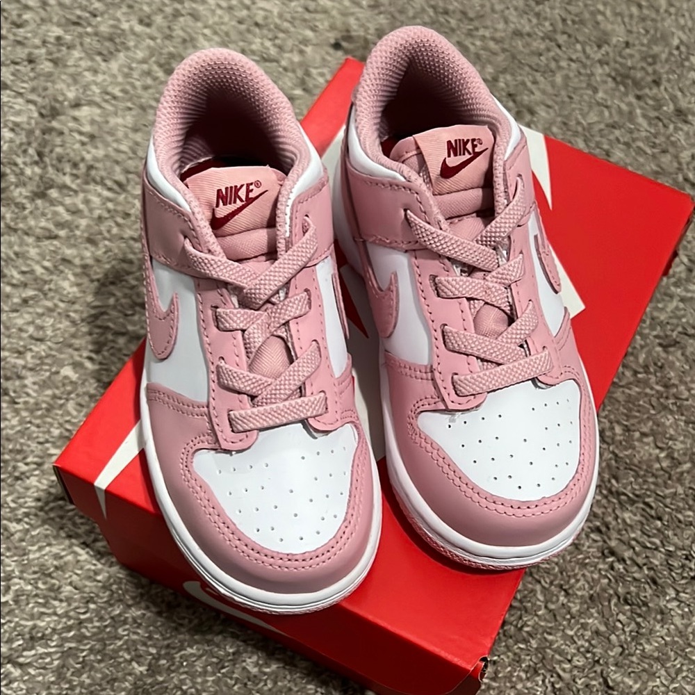 Nike Kids Sneakers in Pink and White